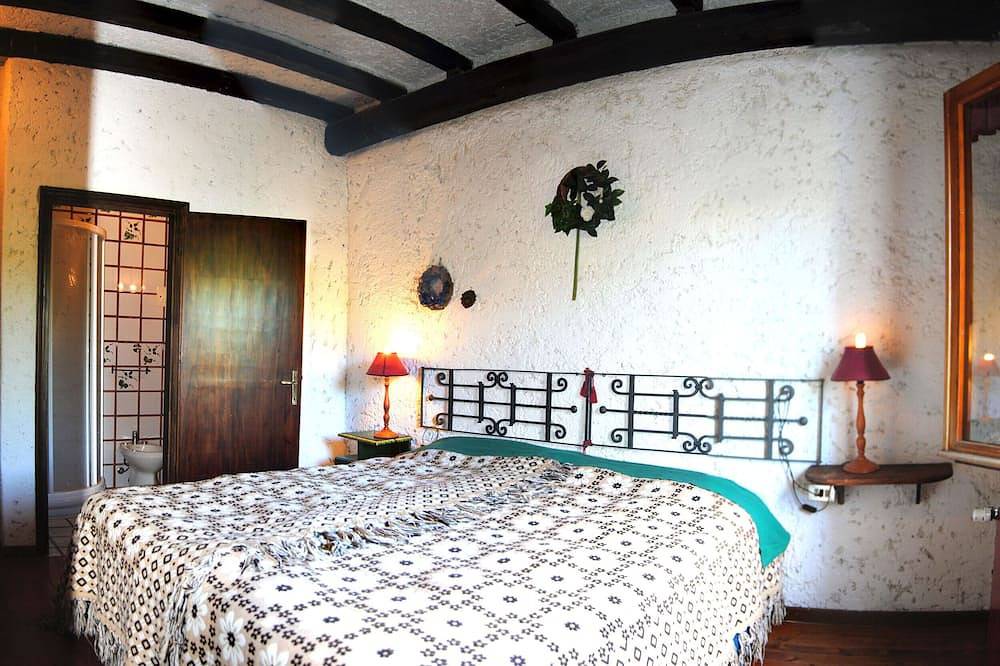 Pink House Villa, close Venice, Prosecco hills and Dolomites, Cortina in San Pietro di Feletto, Treviso Province