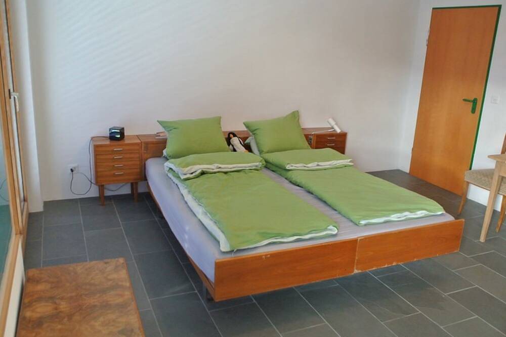 Ganze Wohnung, Principala 5 Zeller, Andiast, (Andiast), 59001B in Andiast, Alpenarena