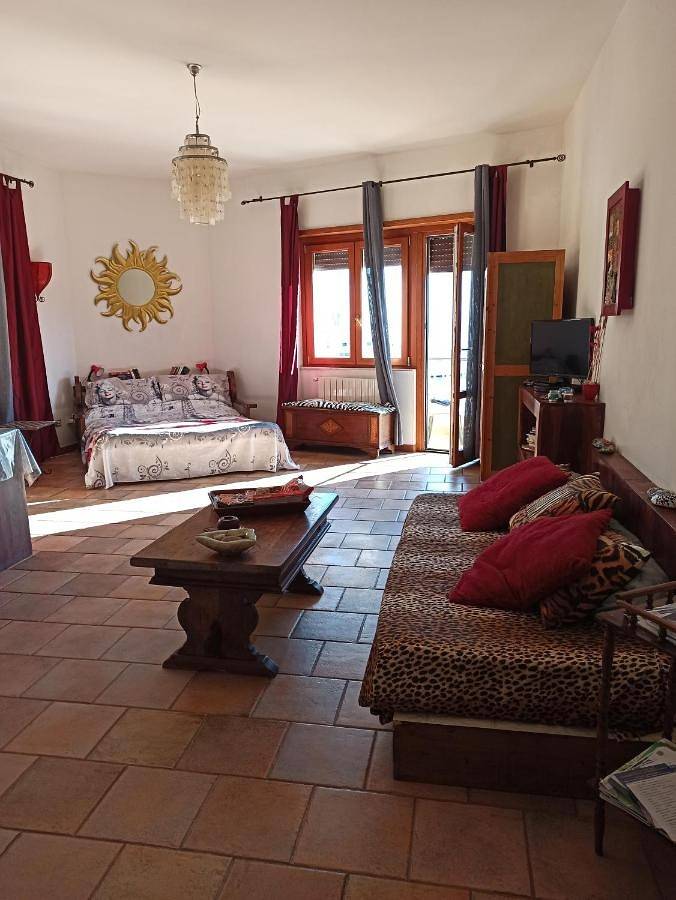 Ampio monolocale con balcone fronte mare in Porto Santo Stefano, Monte Argentario