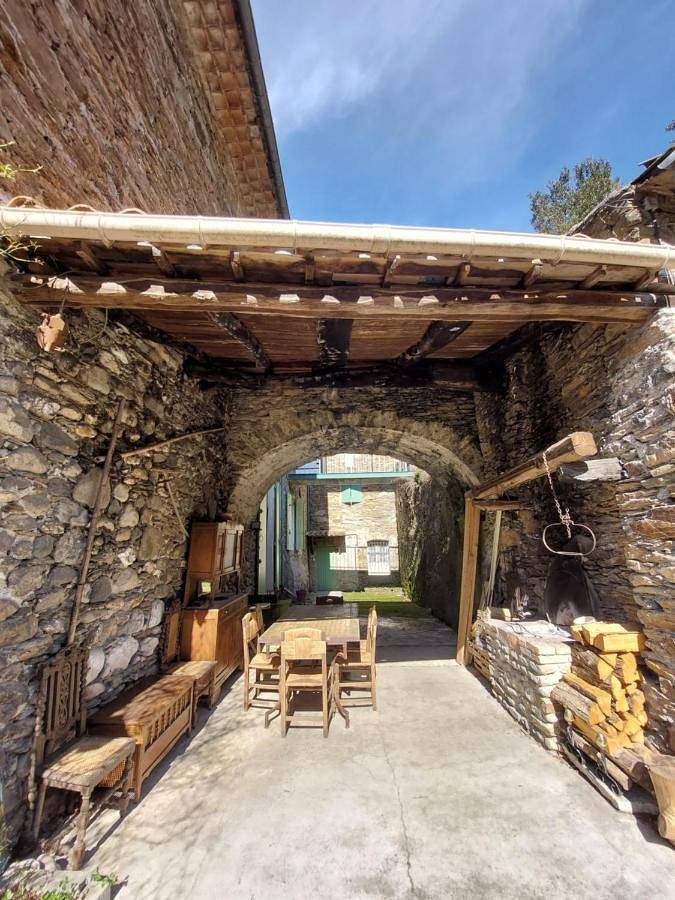 Appartement entier, Gîte et jardin en bord de rivière in Saint-André-de-Valborgne, Parc national des Cévennes