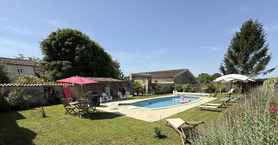 Location de vacances pour 6 personnes, avec jardin et piscine, adapté aux familles à Saint-Palais-du-Né