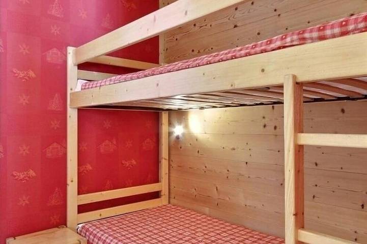 Entire apartment, Renovated apartment 5 people, direct ski-in ski-out in La Plagne in Plagne Centre, La Plagne-Tarentaise