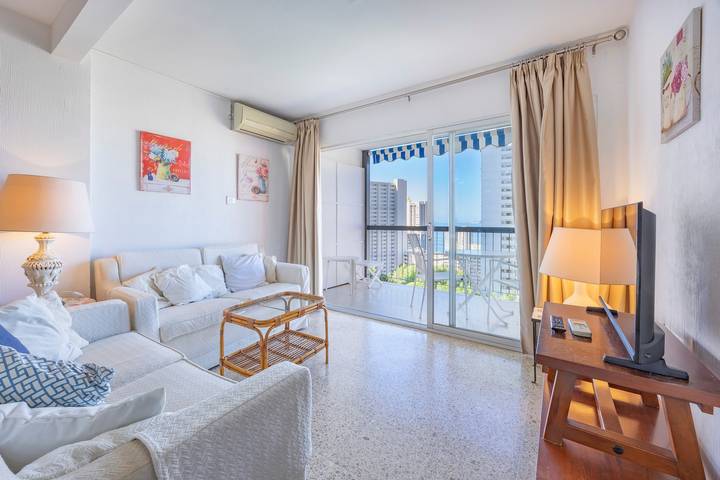 Ganze Wohnung, Ferienwohnung 'Ciudad Antena I 14-c' mit Meerblick, Gemeinschaftspool und Klimaanlage in Benidorm, Costa Blanca