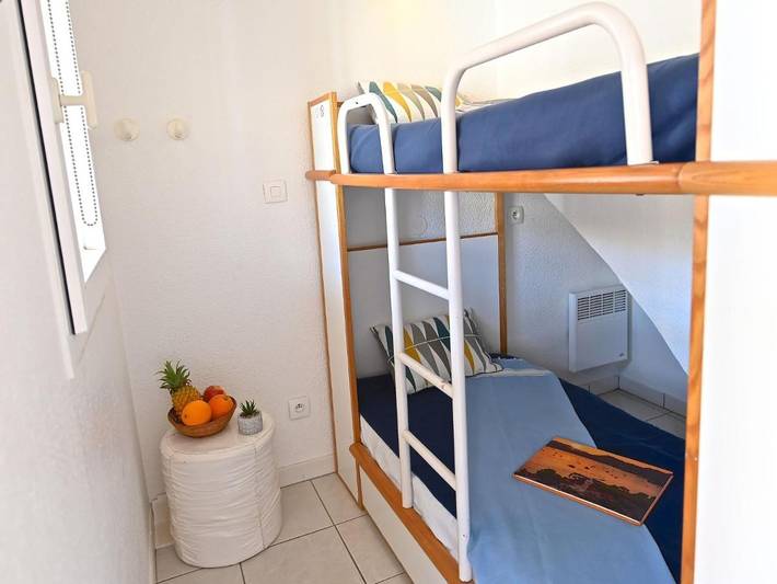 Gîte pour 6 personnes, avec terrasse ainsi que piscine et jardin dans Plage Camp Long - 4
