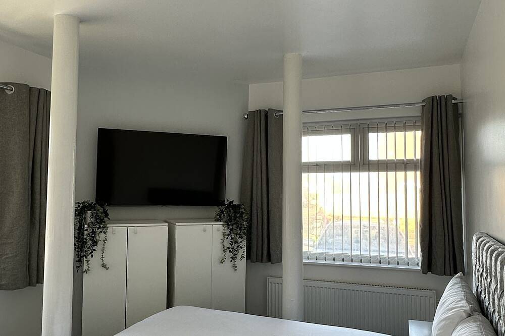 Entire apartment, Granada Apartments Holmfield Rd flat 1 ground floor in Blackpool Pleasure Beach, North West England