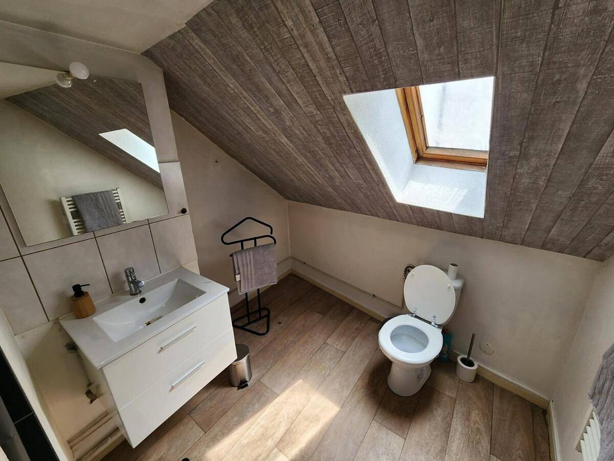 Appartement entier, Two-Bedroom Apartment in Gray, Haute-Saône