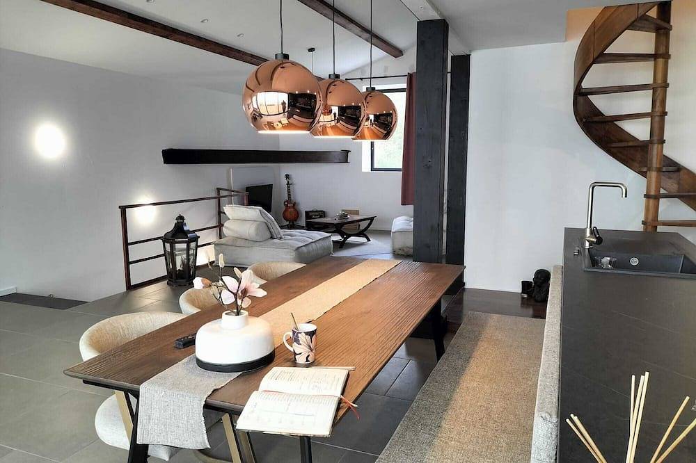 Entire apartment, Spacious, comfortable loft 10 min from Avignon and St Remy de Provence. in Châteaurenard, Arles region