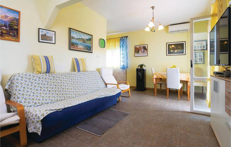 Ganze Ferienwohnung, Gemütliche Wohnung mit Terrasse, WLAN und Parkplatz, 1,5 km bis zur Küste in Donji Karin, Zadar