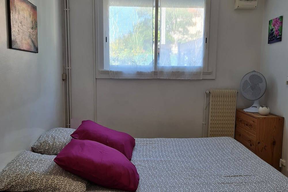 Entire apartment, La Garde 83 between Sea and Mountain F2 in ground floor Villa / private swimming pool. ... in La Garde, Toulon region