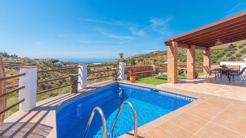 Villa voor 4 personen, met zwembad en balkon/terras in Torrox