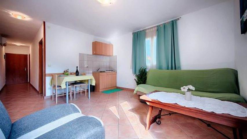 Gîte pour 4 personnes, avec balcon dans Lastovo