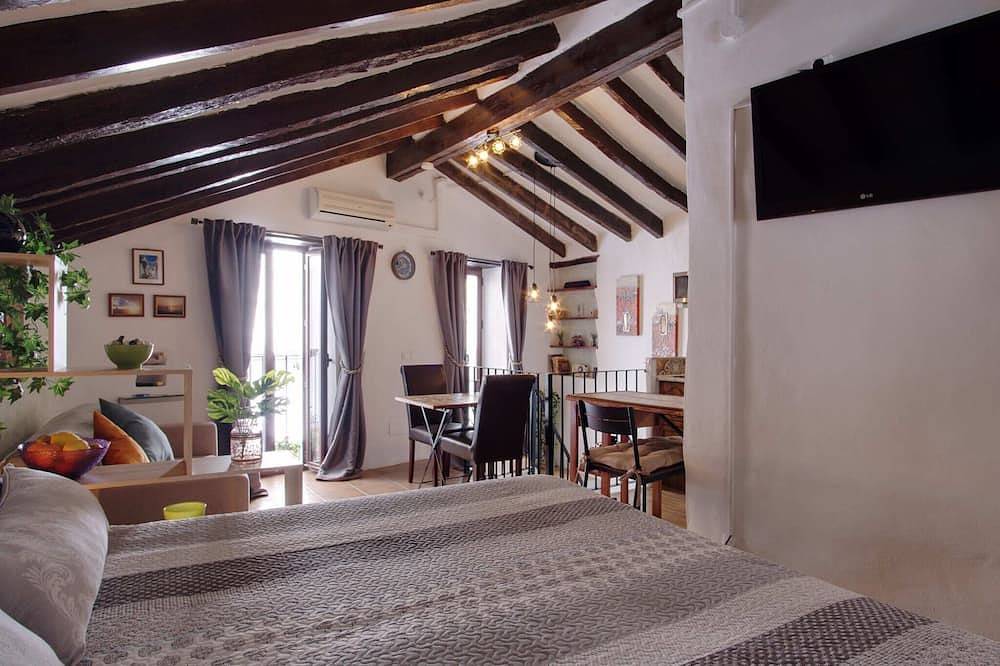 Ganze Wohnung, Romantik-Studio-Eigenes Badezimmer-Strassenblick-Apartment/Studio in Canillas de Aceituno, Cordillera Penibética