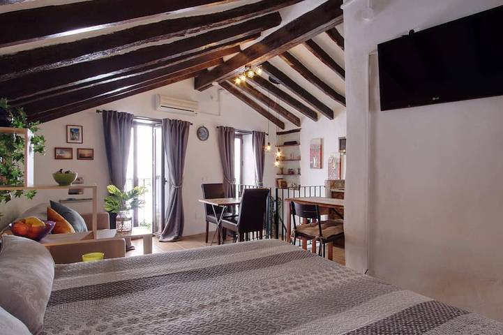 Ganze Wohnung, Romantik-Studio-Eigenes Badezimmer-Strassenblick-Apartment/Studio in Canillas de Aceituno, Cordillera Penibética