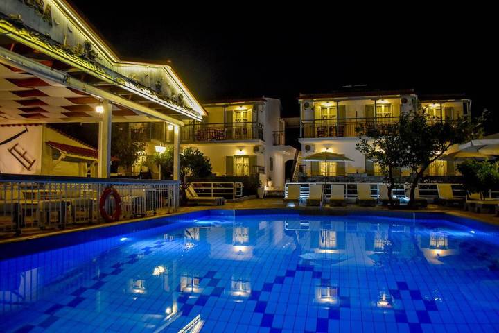 Appart’hôtel pour 2 personnes, avec piscine ainsi que vue et jardin