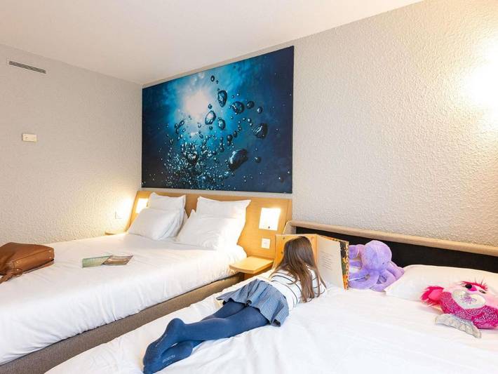Hôtel pour 3 personnes, avec Terrasse et Jardin ainsi que Piscine et Vue