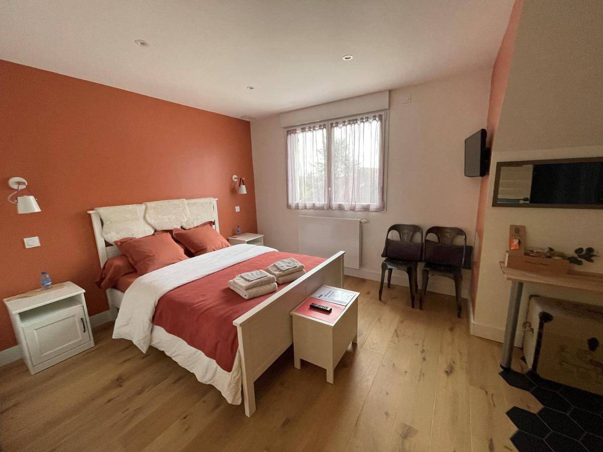 Deluxe Double Room with Bath in Fontaine-lès-Dijon, Région de Dijon