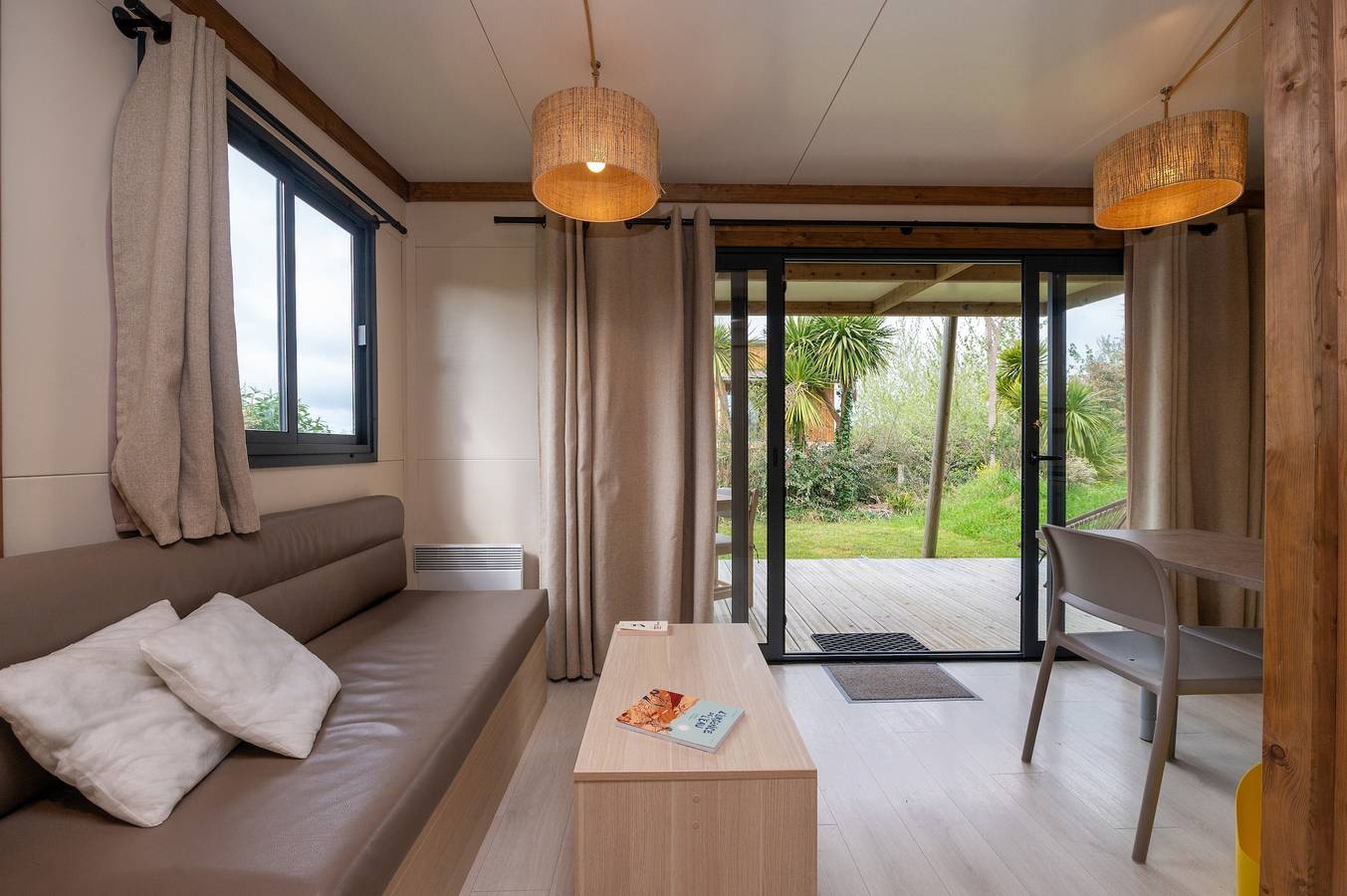 Chalet "20m² - Les Îles Vierges" met terras in Plouhinec (Finistère), Côte de Cornouaille