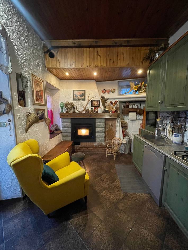 Casa vacanze "Casa Fiore" con vista sulle montagne, giardino privato e Wi-Fi in Borgo Capanne, Granaglione
