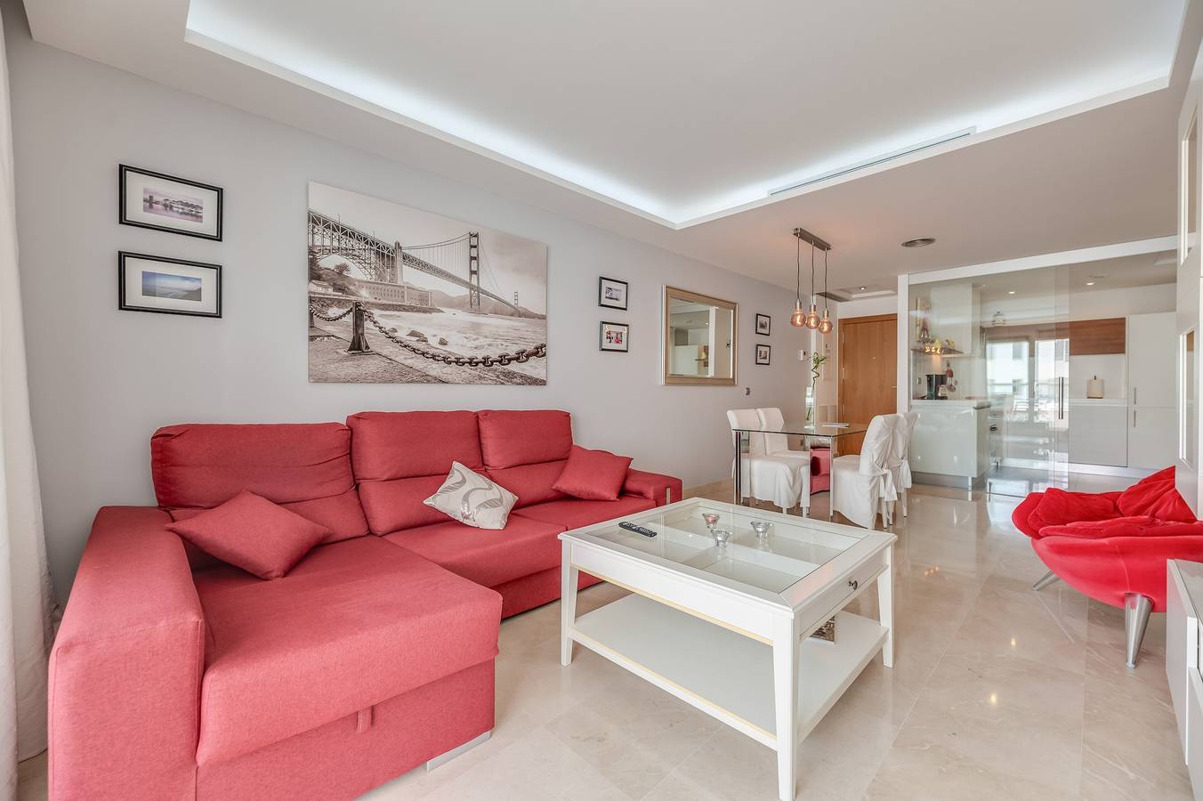 Entire apartment, Apartment 'Acogedor Apartamento 2 Dormitorios' with Shared Pool, Wi-Fi and Air Conditioning in San Pedro de Alcántara, Marbella