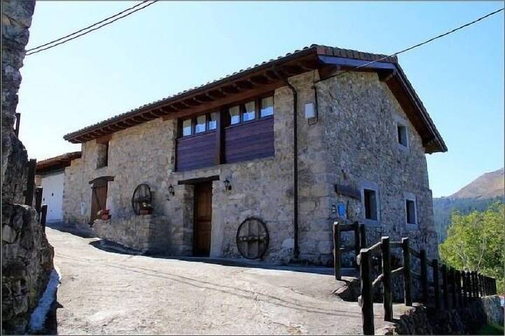 Gîte pour 8 personnes, avec Jardin