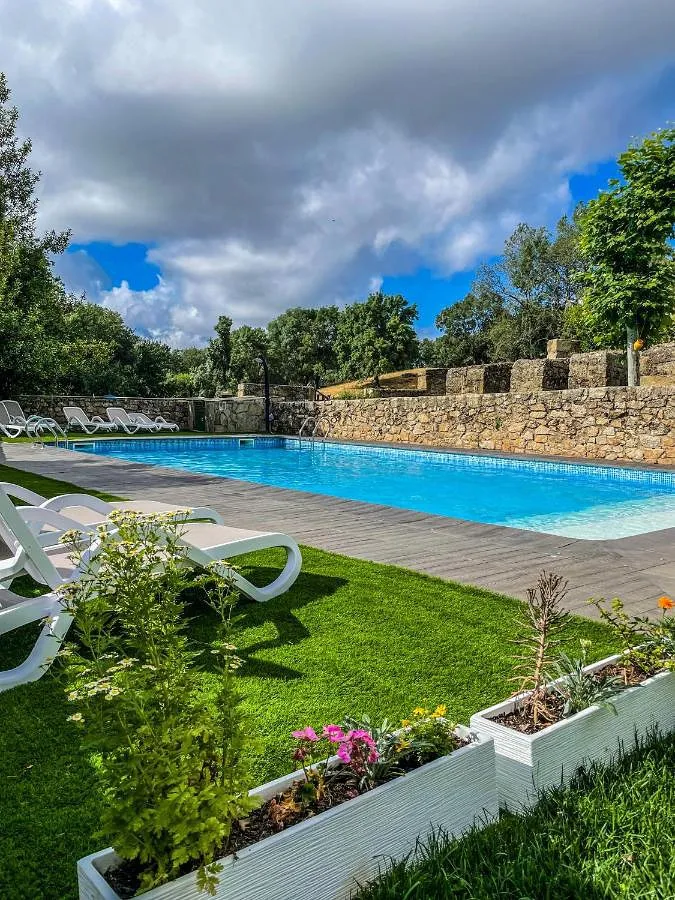 Hotel para 5 personas, con jardín y piscina - 1