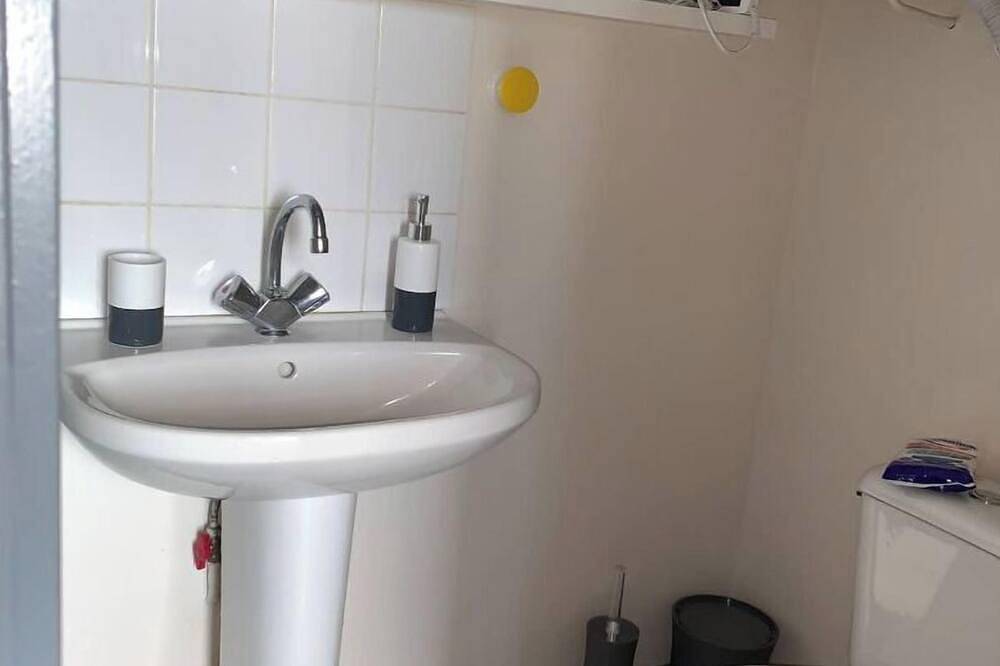 Entire apartment, Pleasant, bright Studio 6 in Niort, Niort region