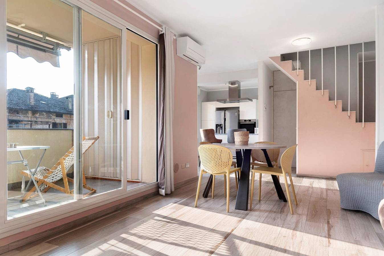 Ganze Wohnung, Apartment 'Casa Palmy' mit Bergblick, Wlan und Klimaanlage in Intra (Verbania), Comune di Verbania
