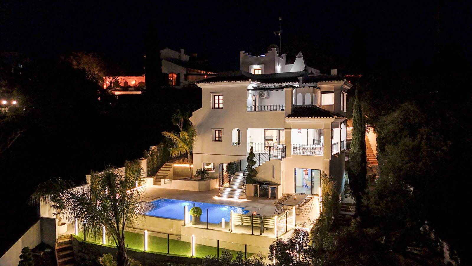 Luxury Villa|6 Bed|Sauna| Heated Pool|Gym|Hammam in Marbella Oost, Marbella