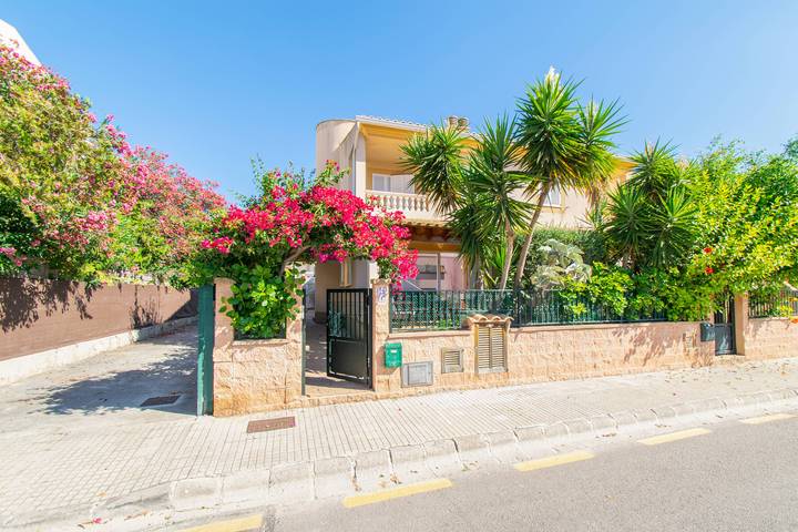 Maristany in Alcudia für 6 bis 350m vom Strand entfernt AC, Wi Fi in Port d'Alcúdia, Alcúdia