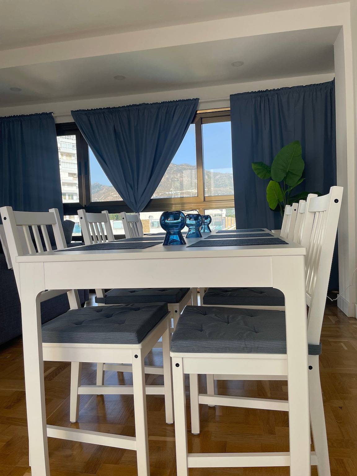 Entire apartment, Apartment 'Marina View Benalmadena' with Sea View, Shared Pool and Air Conditioning in Benalmádena Costa, Benalmádena