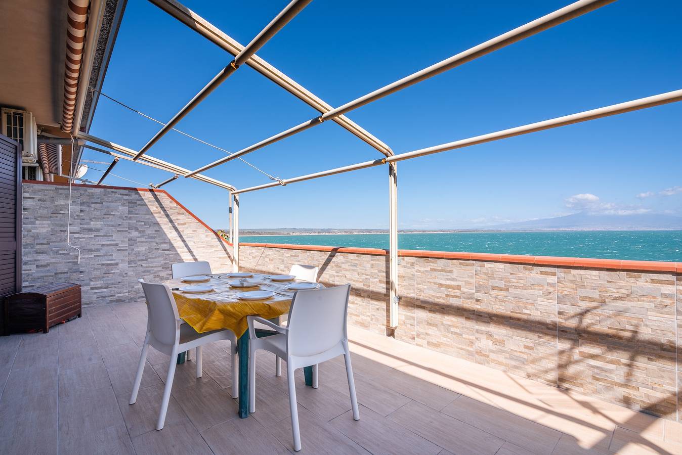 Appartamento intero, Appartamento "La terrazza sul Mare" con Vista Mare, Terrazza & A/C in Costa Saracena, Augusta (comune)