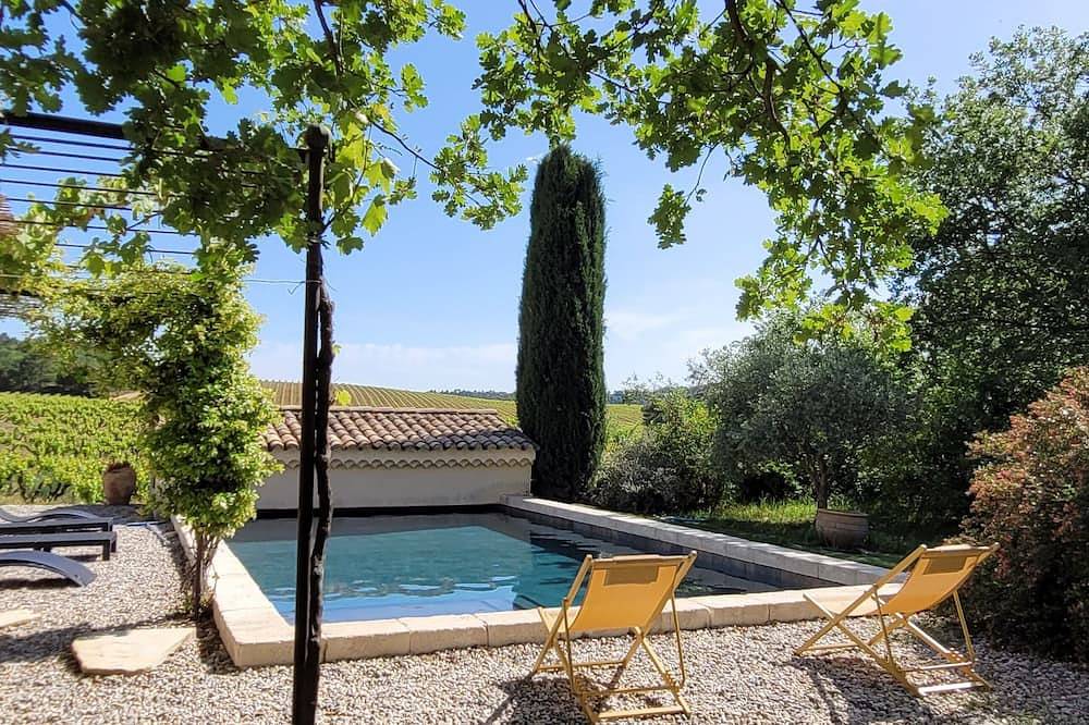 Appartement entier, Au milieu des vignes piscine chauffée clim dans maison vigneronne in Mondragon, Vaucluse