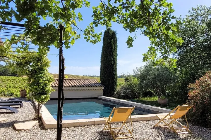Appartement entier, Au milieu des vignes piscine chauffée clim dans maison vigneronne in Mondragon, Vaucluse