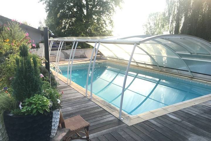 Gîte pour 4 personnes, avec Balcon et Terrasse ainsi que Jardin et Piscine à Château-Gaillard (Ain)