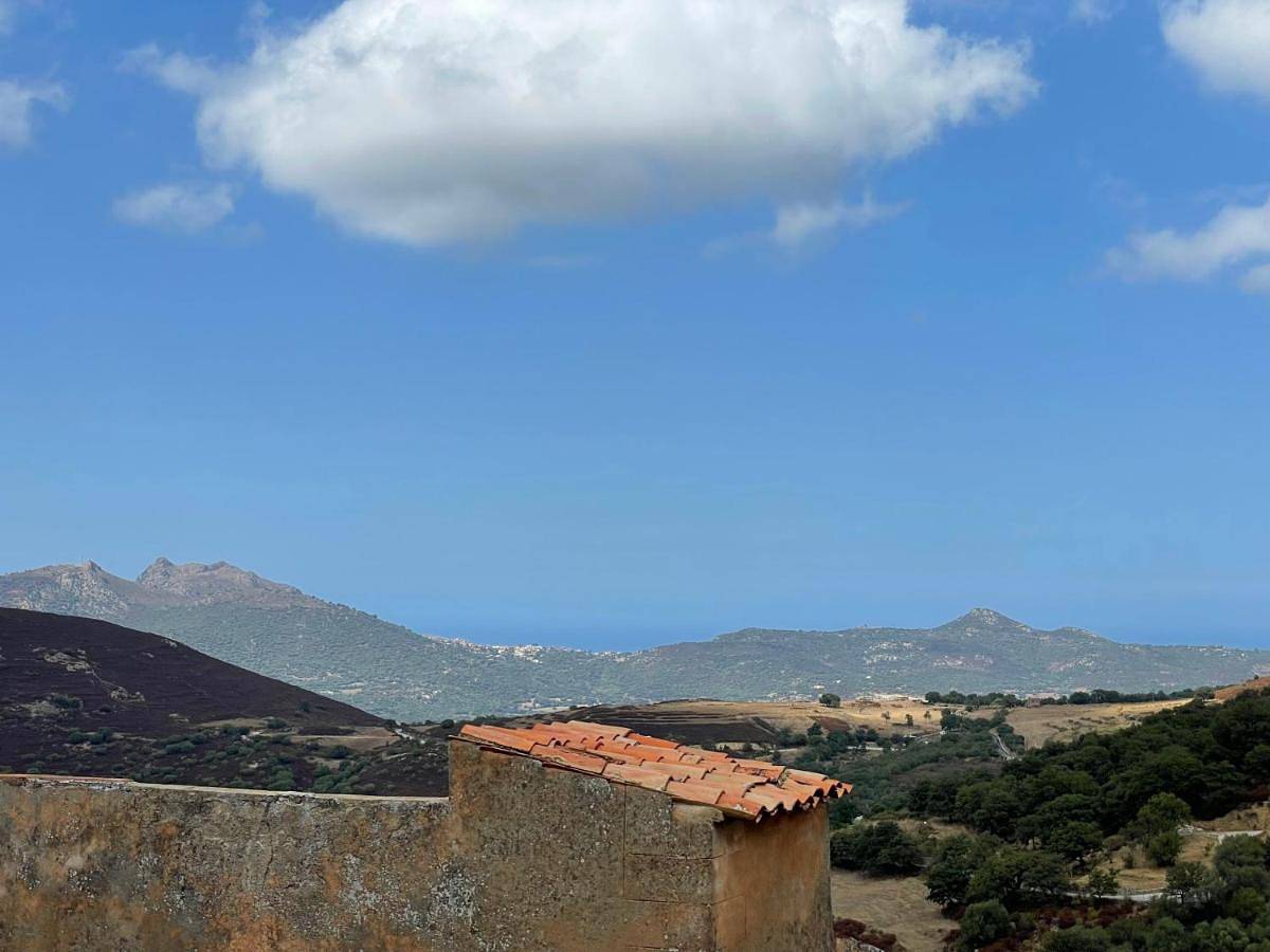 Four-Bedroom House in Nessa, Région de Calvi