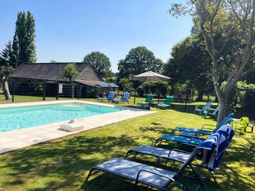 Location de vacances pour 14 personnes, avec jardin ainsi que piscine et vue à Saint-Denis-de-Gastines