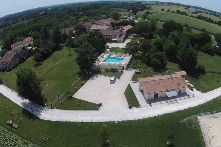 Location de vacances pour 26 personnes, avec jardin à Saint-Séverin
