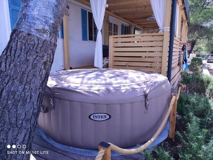 Camping für 5 Personen, mit Whirlpool und Terrasse sowie Ausblick in Jezera - 4