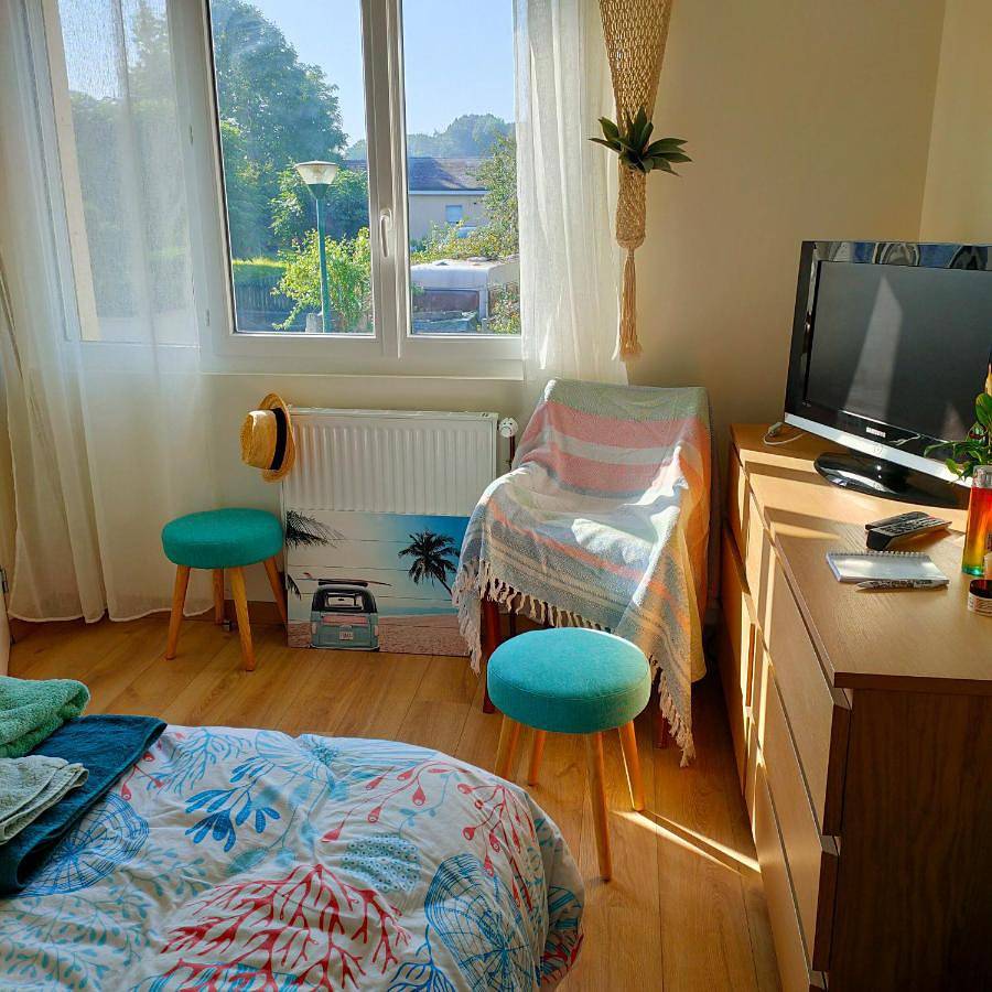 Chambre corail avec Tv Netflix in Ranville, Région de Caen