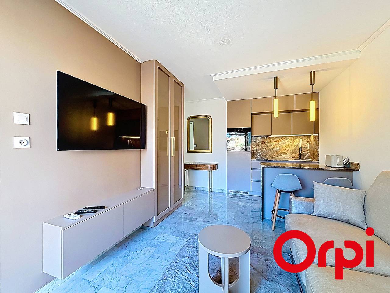 Appartement entier, Appartement Rénové avec Terrasse et Parking à Menton in Menton, Côte méditerranéenne (France)