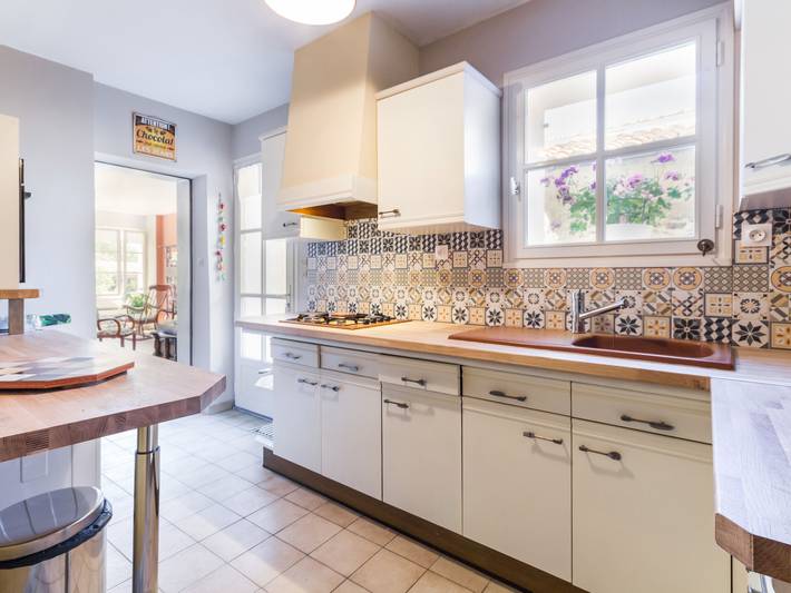 Maison de pêcheurs avec terrasse en bord de Loire, wifi, vélos et équipé bébé in Loireauxence, Vallée de la Loire