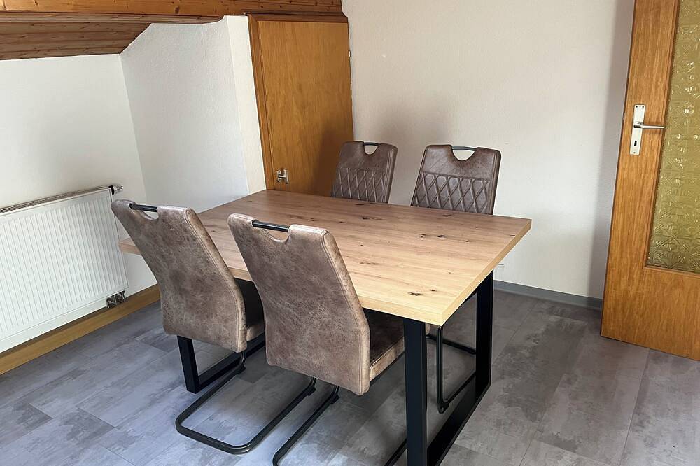 Ganze Wohnung, Geräumte 3 Zimmer Wohnung mit separater Küche in Heuchelheim, Lahntal