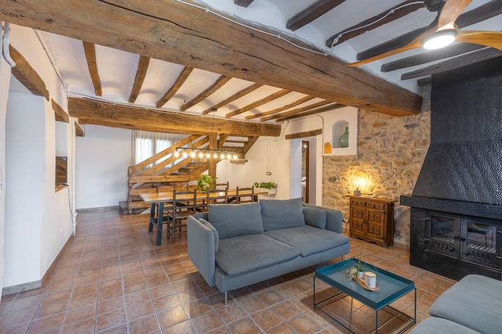 Ferienhaus 'Can Blanc - 11 Persones' mit Bergblick, Gemeinschaftspool und WLAN in Montagut i Oix, Garrotxa
