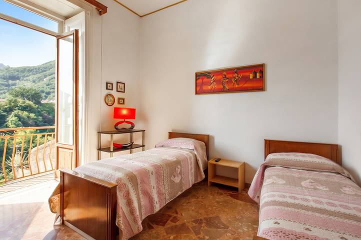 Appartamento intero, Ampio Appartamento a Cava de' Tirreni con Vista Montagna. in Cava dei Tirreni, Costa tirrenica Campania