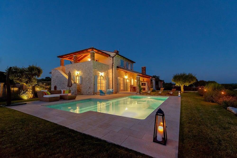 Exclusive Luxus-Villa mit Swimmingpool und Grill, ideal fur Familie in Sveti Lovreč Pazenatički, Zentralistrien