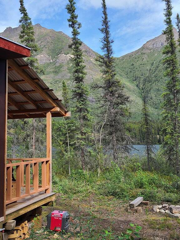 Private lakefront cabin with mountain views in Yukon