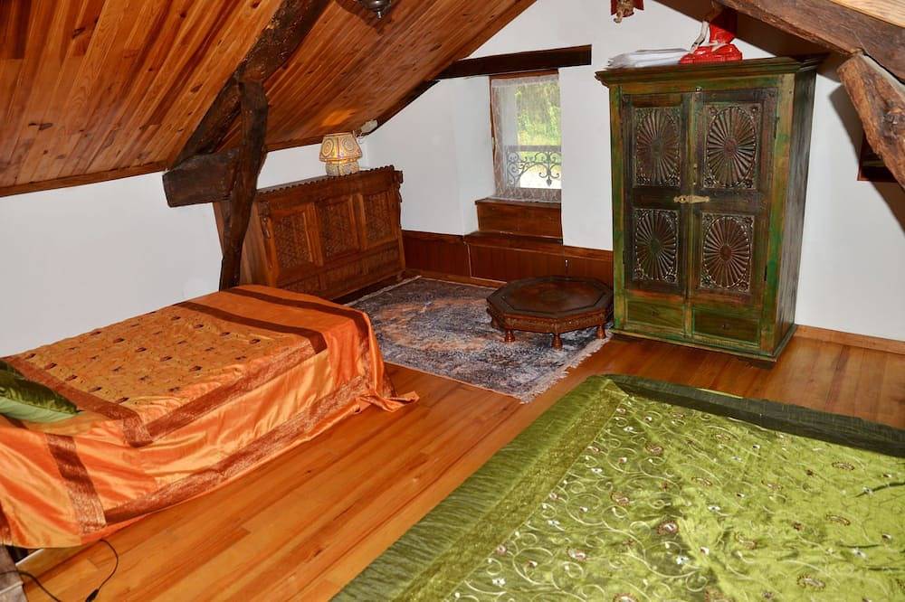 Inoubliable pour les enfants: grands espaces, animaux à câliner, jeux , wifi in Saint-Pierre-de-Trivisy, Région de Lacaune