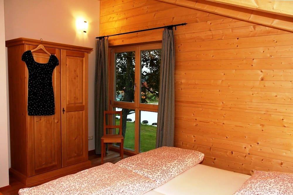 Ganze Wohnung, Haus Efeu 90m², bis 6 Personen, 3 separate Schlafzimmer in Traunreut, Landkreis Traunstein