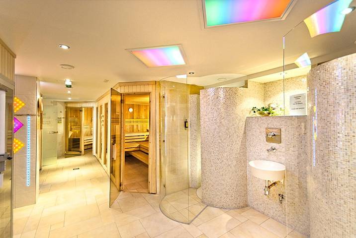 Hotel, mit Balkon und Terrasse sowie Whirlpool und Garten in Bad Aibling - 3
