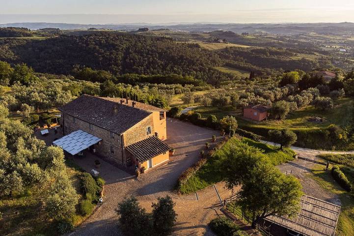 Casa vacanza per 11 persone, con idromassaggio e giardino in Montelupo Fiorentino
